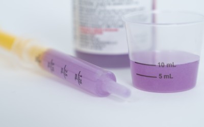 Medicine bottle, dosing cup, and medicine syringe Medicine bottle, dosing cup, and medicine syringe