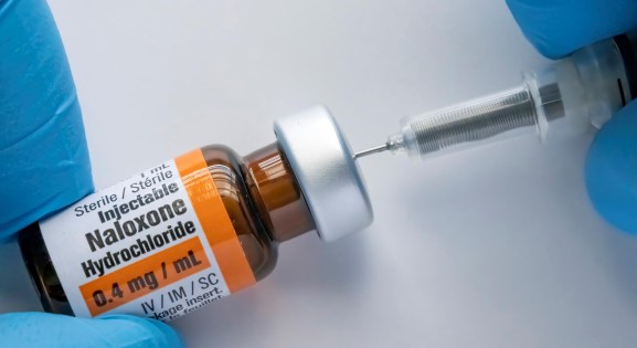 Injectible Narcan/Naloxone with syringe